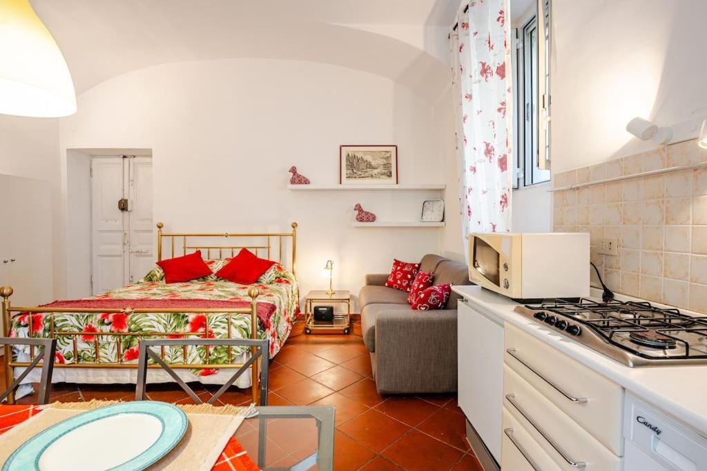 Apartamento Lovely Loft Torlonia In Center Town